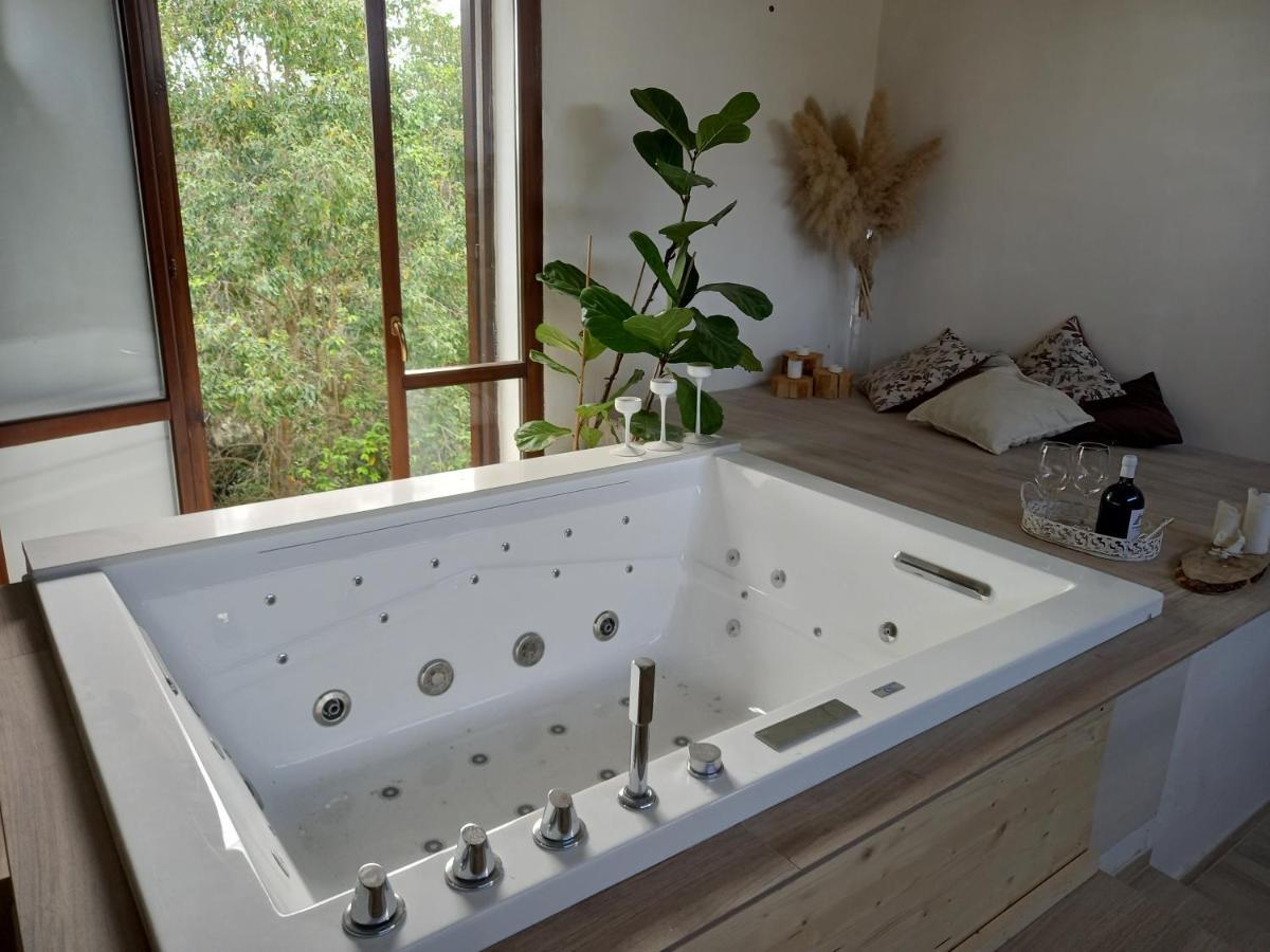 Masseria Incantamento Suite Bouganville Latiano Bagian luar foto