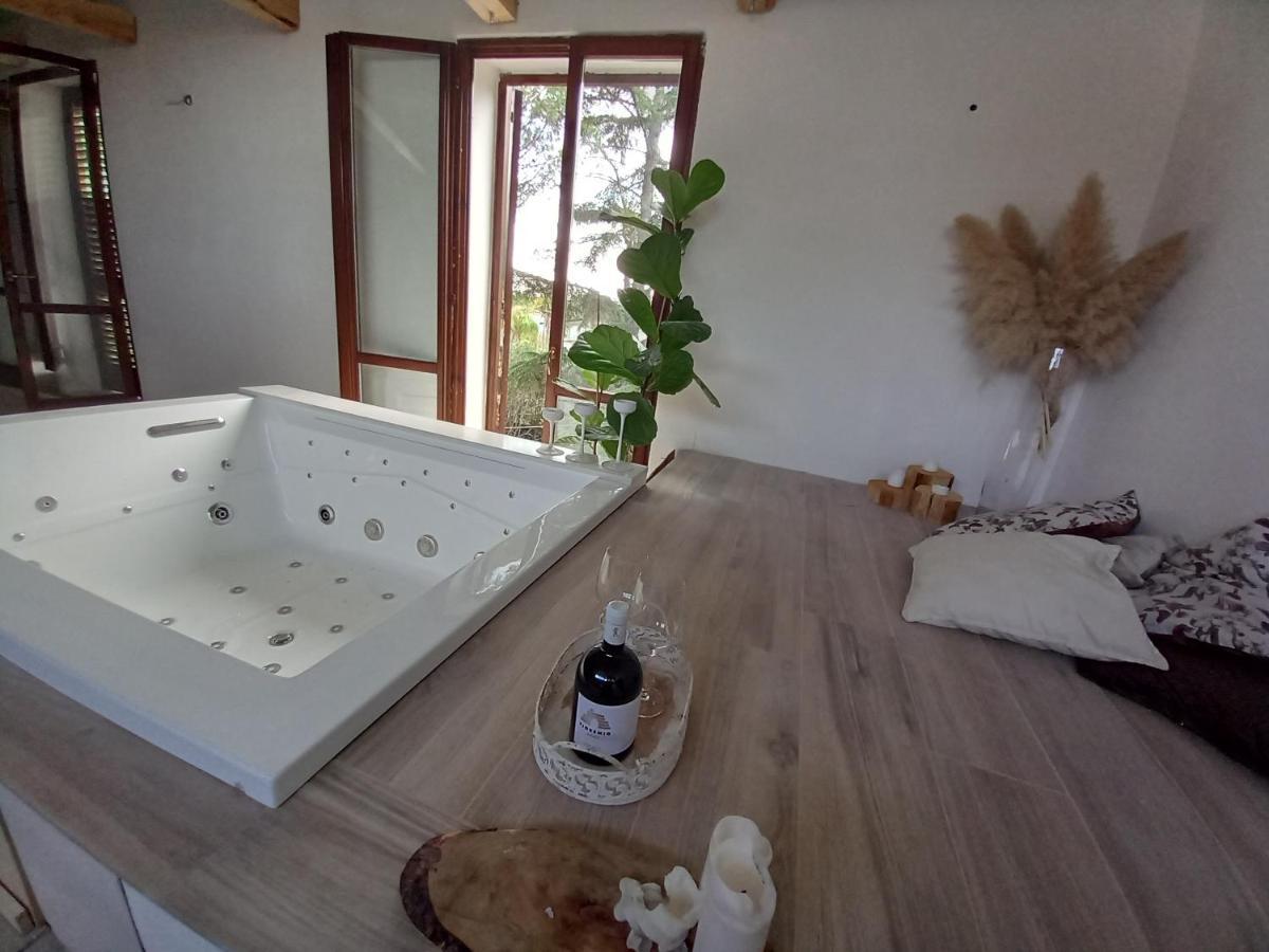Masseria Incantamento Suite Bouganville Latiano Bagian luar foto